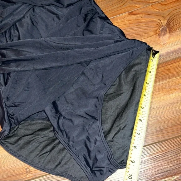 Women’s One Piece Black Swimsuit Ruching Criss Cross Adjustable Straps Sz M - Picture 7 of 9